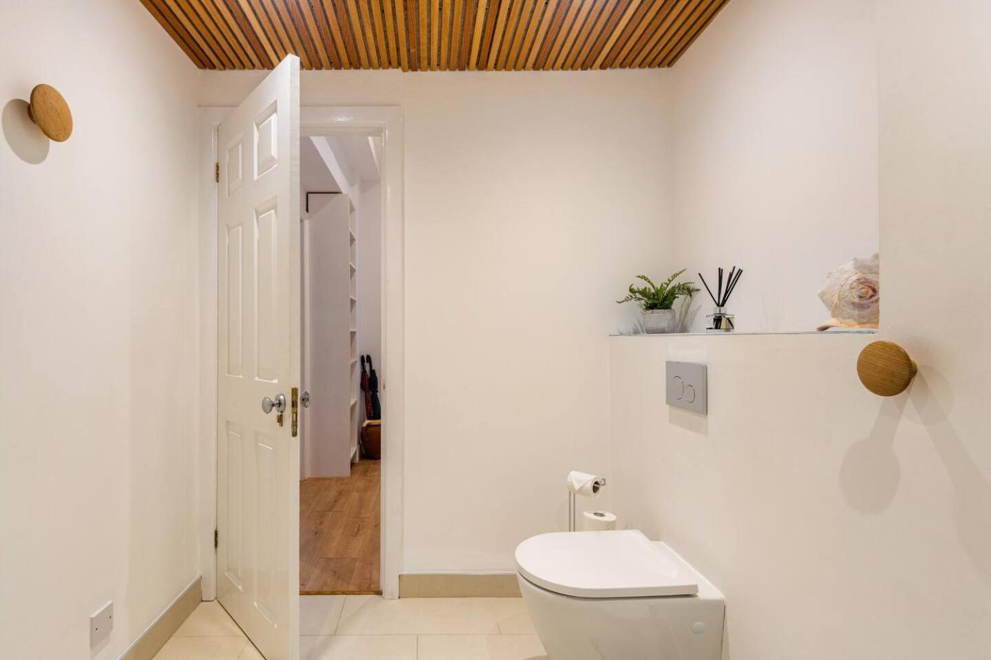 Nordic Regency Apartment Cheltenham Exterior photo